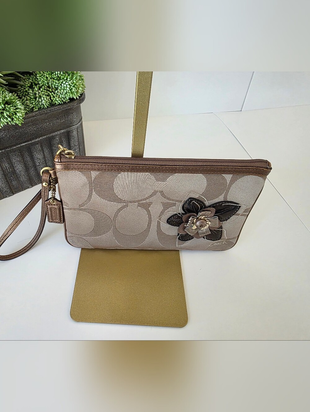 Coach Signature Jacquard 3D Floral Applique Wristlet - Picture 3 of 11